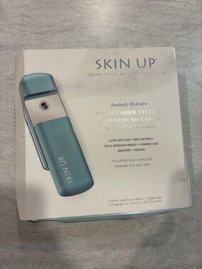 SKIN UP Pocket-Sized Facial Mister in Teal